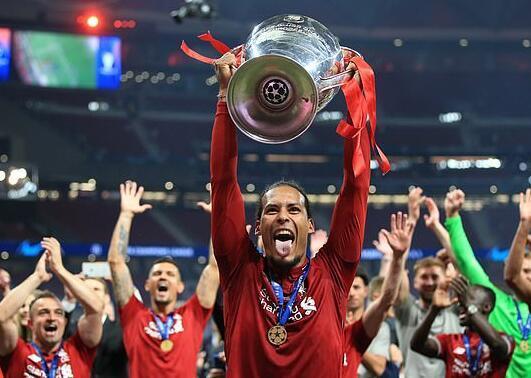 华体会官网-尤文战平巴萨，范戴克补时绝平英超