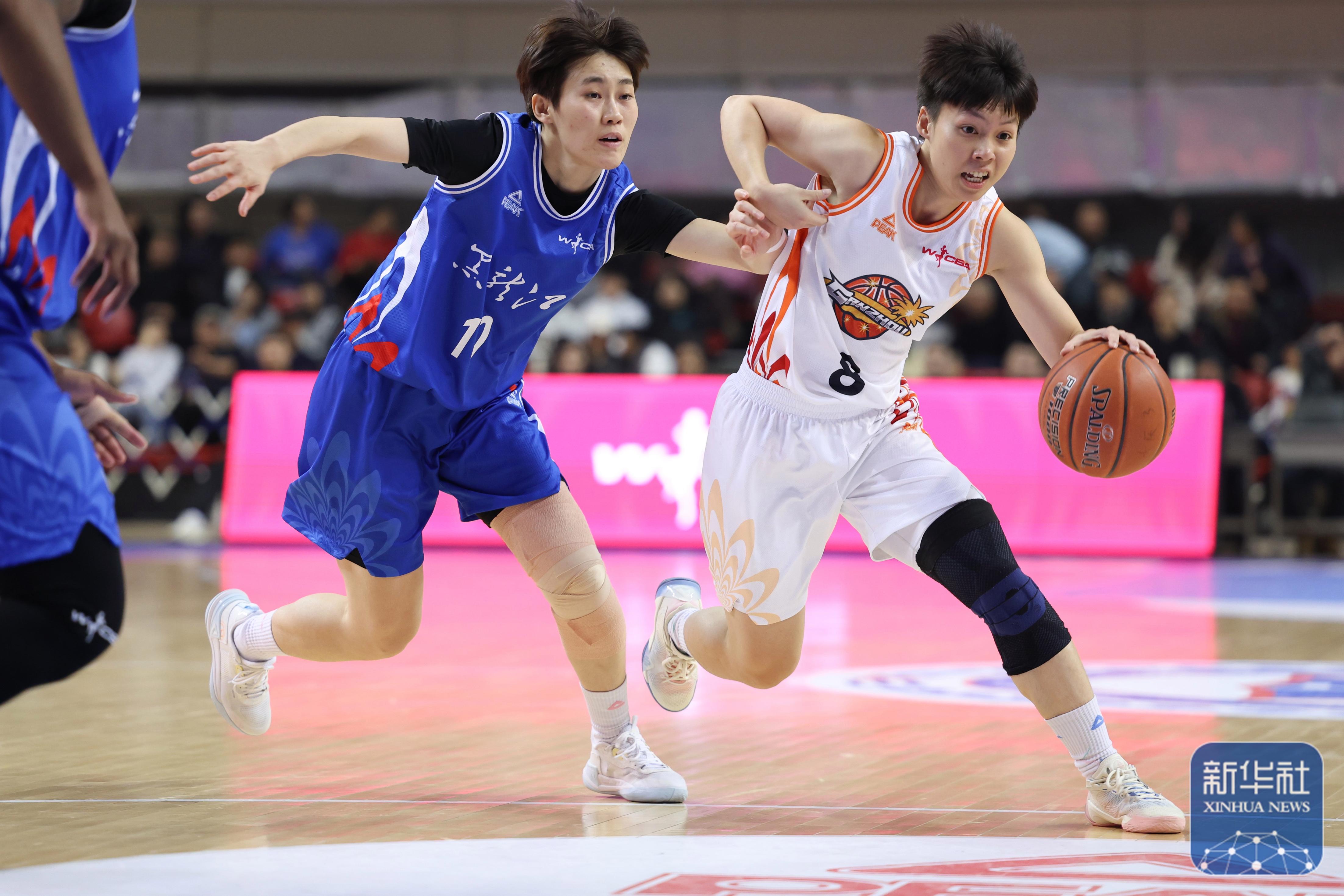 华体会下载-篮球职业赛场上的精彩对决即将开始